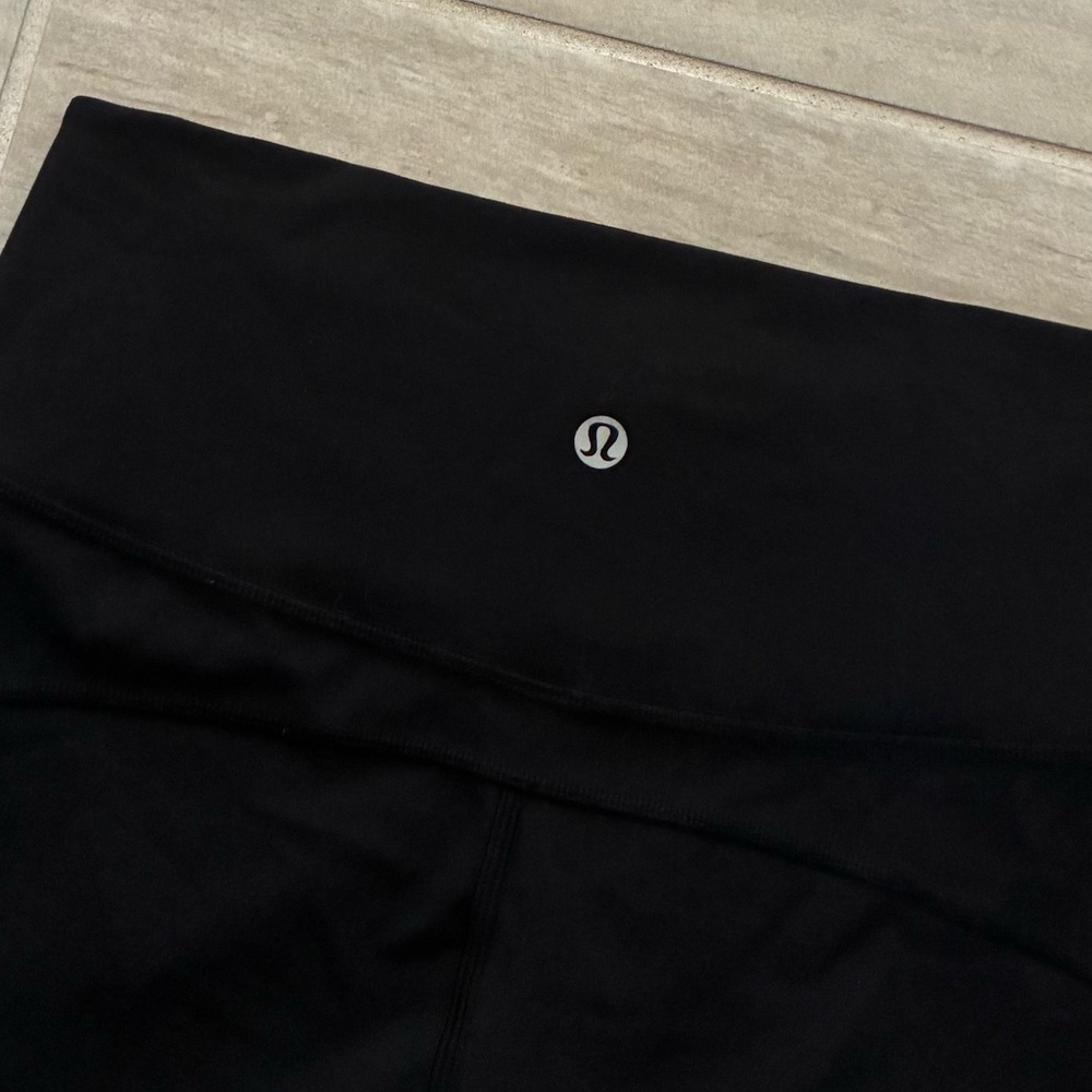 Lululemon In Movement Short - Picture 9 of 9